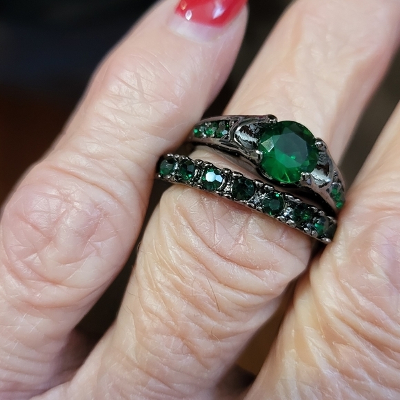 New Set Green Stones Size 7 - Picture 2 of 4